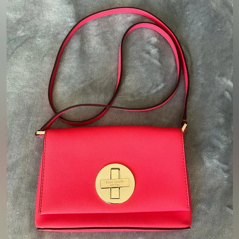 Kate Spade pink saffiano leather crossbody bag with turn lock NWOT